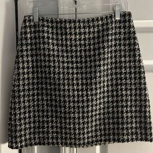 LOFT Houndstooth Lined Mini Skirt, Size 8.